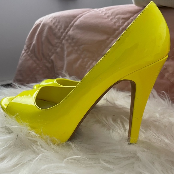 Brand New - Paprika Neon Yellow Heels - Picture 2 of 6